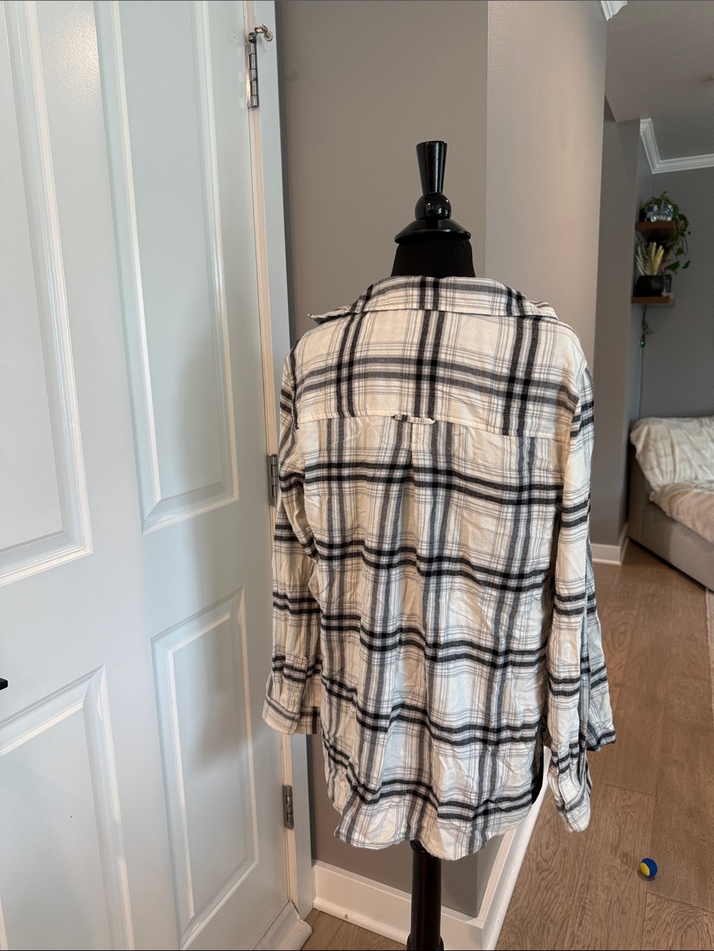American Eagle Outfitters Black and White Plaid Button-Down Shirt